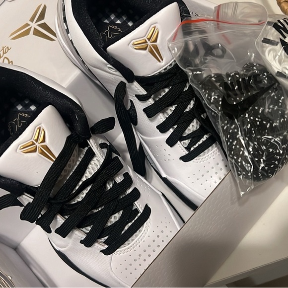 Nike Kid Nike mambacitas size 3.5 men 5.5 women brand new come with original box
